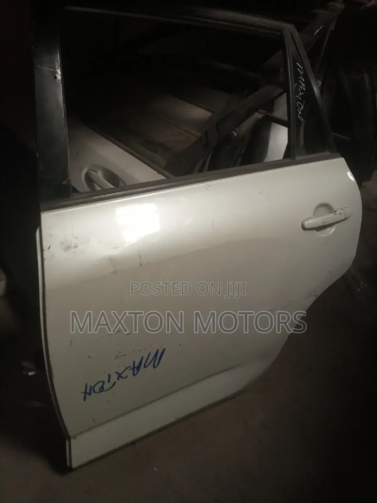 Toyota Vanguard Rear Door With Chrome 2012