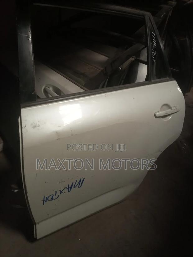Toyota Vanguard Rear Door With Chrome 2012 - thumbnail 2