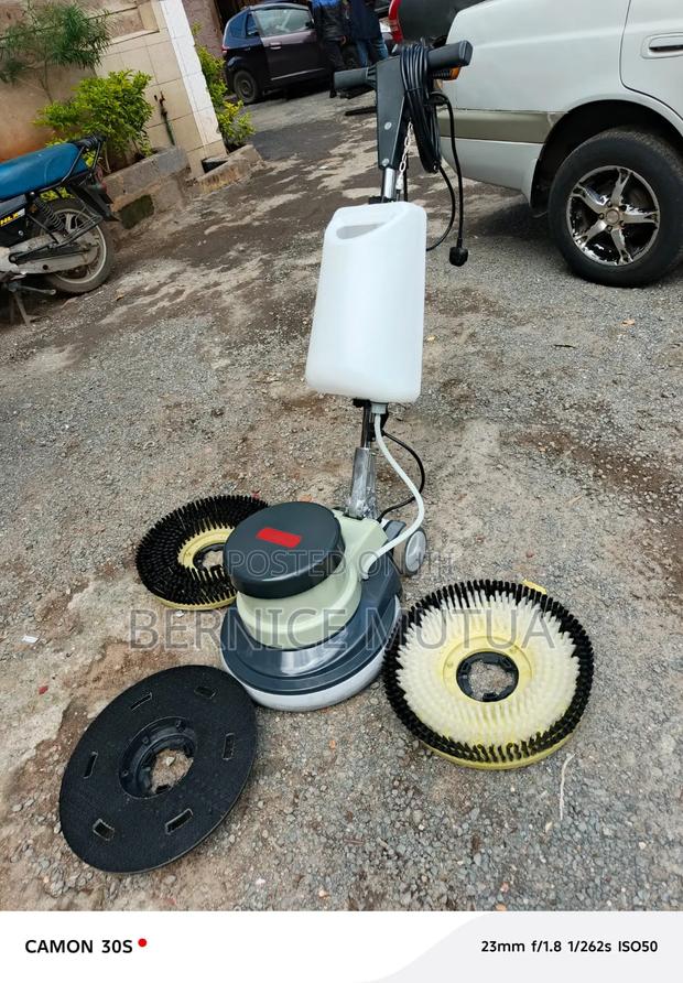 Floor Scrubber - thumbnail 2
