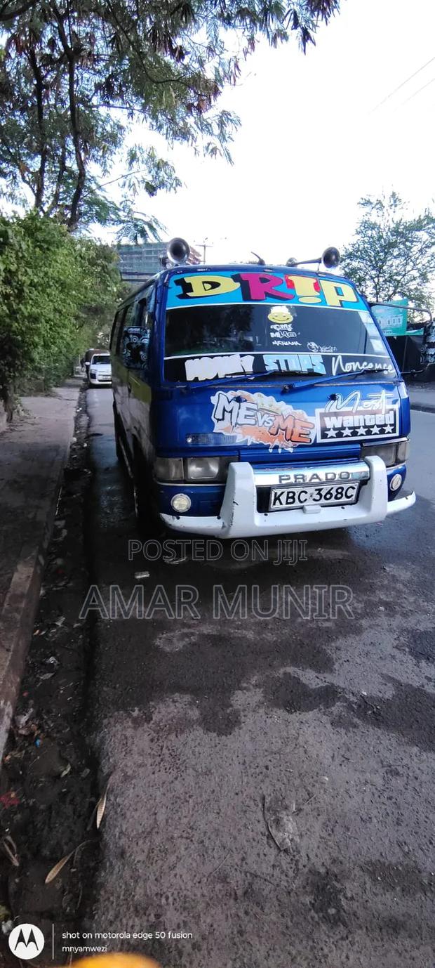 Nissan Caravan (Urvan) 2002 Blue