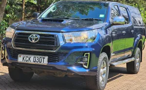 Toyota Hilux 2010 Blue