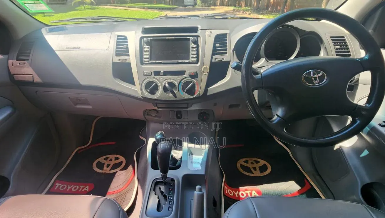 Toyota Hilux 2010 Blue