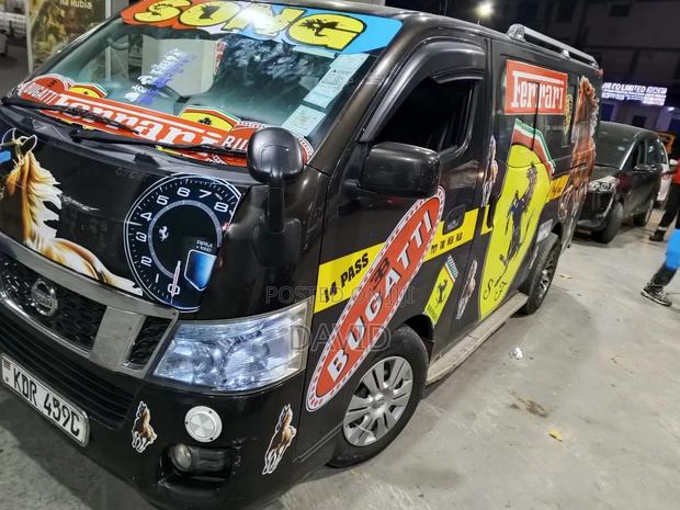 Toyota HiAce 2017 Black - thumbnail 3