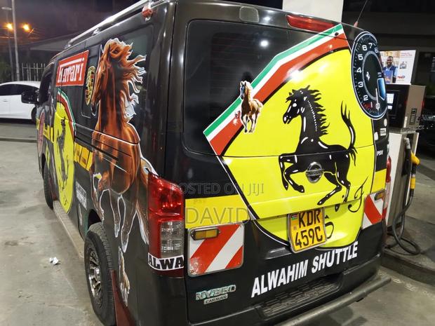 Toyota HiAce 2017 Black - thumbnail 4