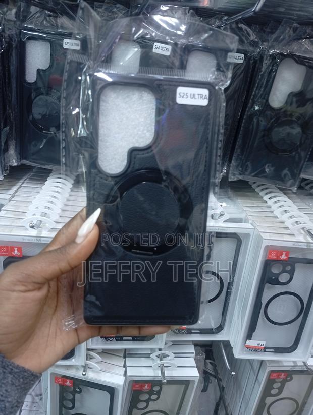 Black Leather Phone Case With for the Samsung Galaxy S25 Ultra.
