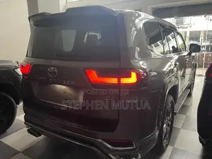Toyota Land Cruiser LC300 2022 Gray