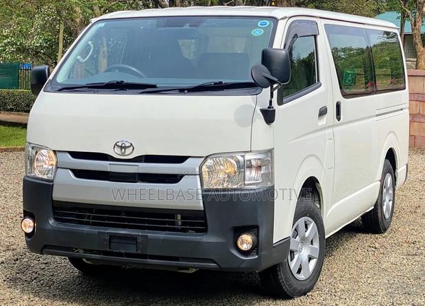 Toyota HiAce 2019 White