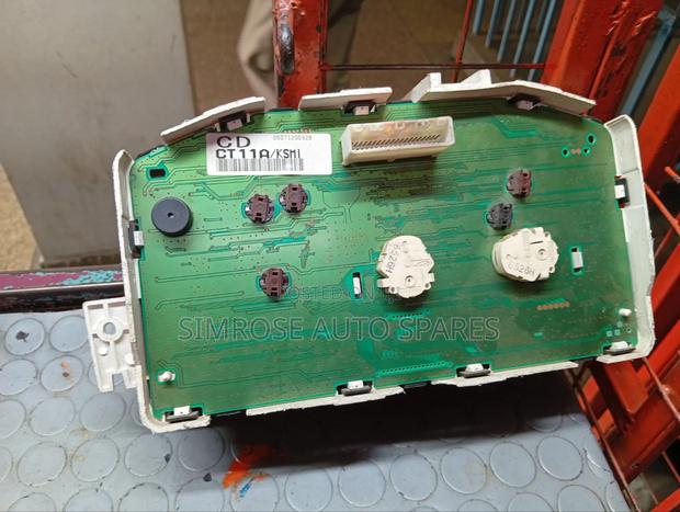 Dashboard Clock Nissan March - thumbnail 2