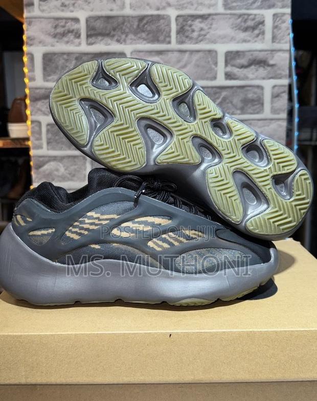 Adidas Yeezy 700 V3 Sneakers Size 36-45