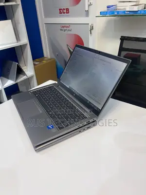 Laptop HP ZBook Firefly G8 16GB Intel Core i7 SSD 512GB