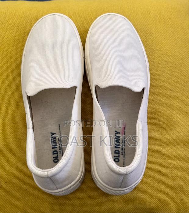 Old Navy Shoes - thumbnail 2