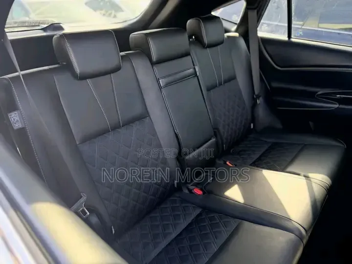 Toyota Harrier 2.0 2019 White