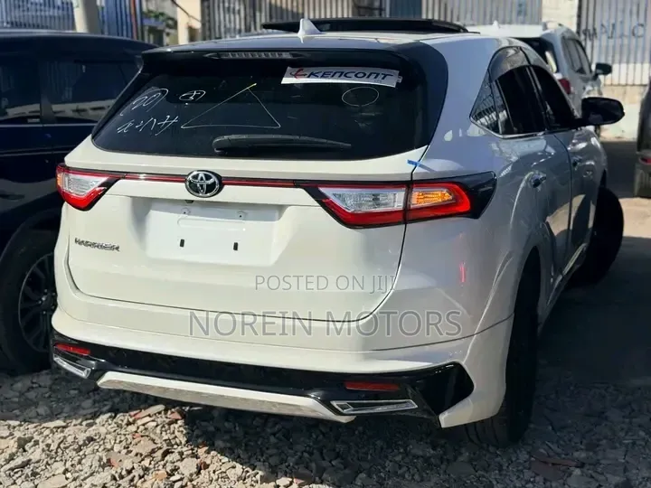 Toyota Harrier 2.0 2019 White