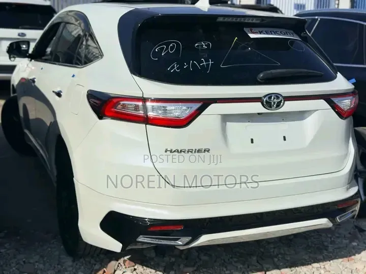 Toyota Harrier 2.0 2019 White