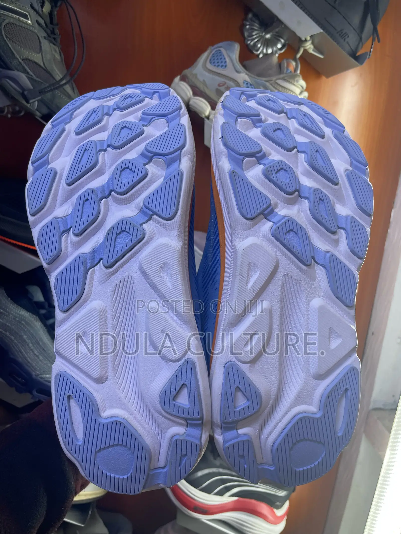 Hoka 1 Bondi Sneakers