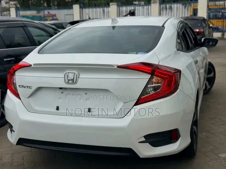 Honda Civic 2019 White