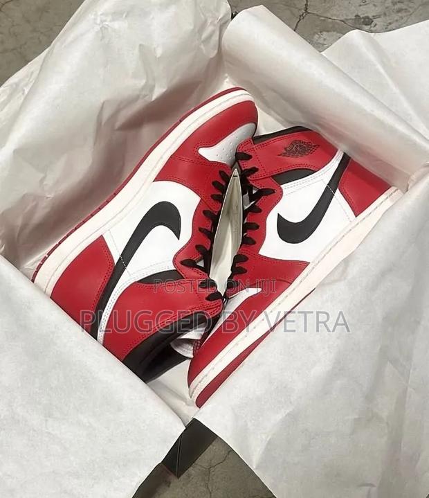 Nike Air Jordan 1 Chicago In "Red White Black" Colourway.