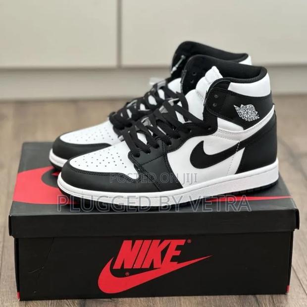 Air Jordan 1 Retro "Black and White High"
Sizes 36_45. - thumbnail 3
