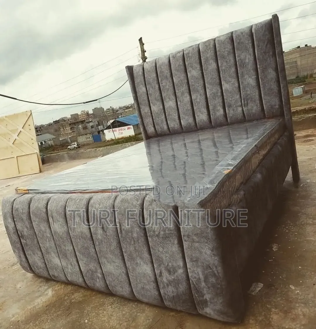 Bed Chesterfield 5by6
