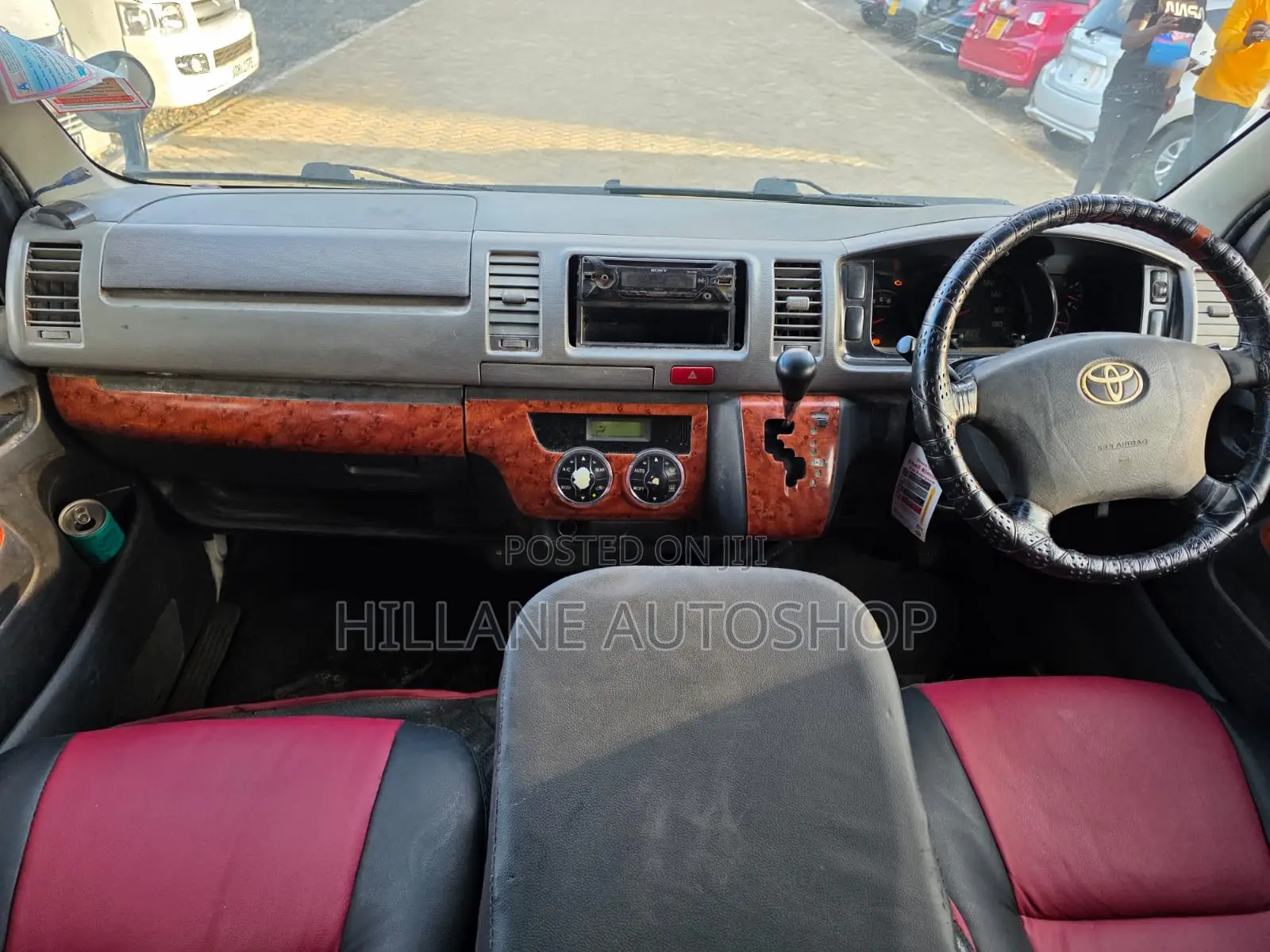 Toyota HiAce 2014 White