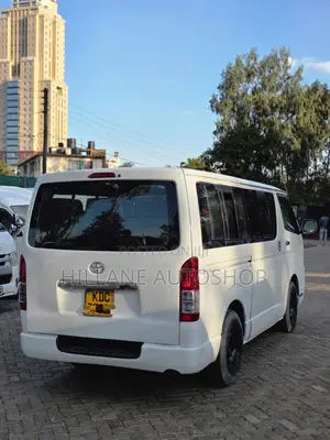 Toyota HiAce 2014 White