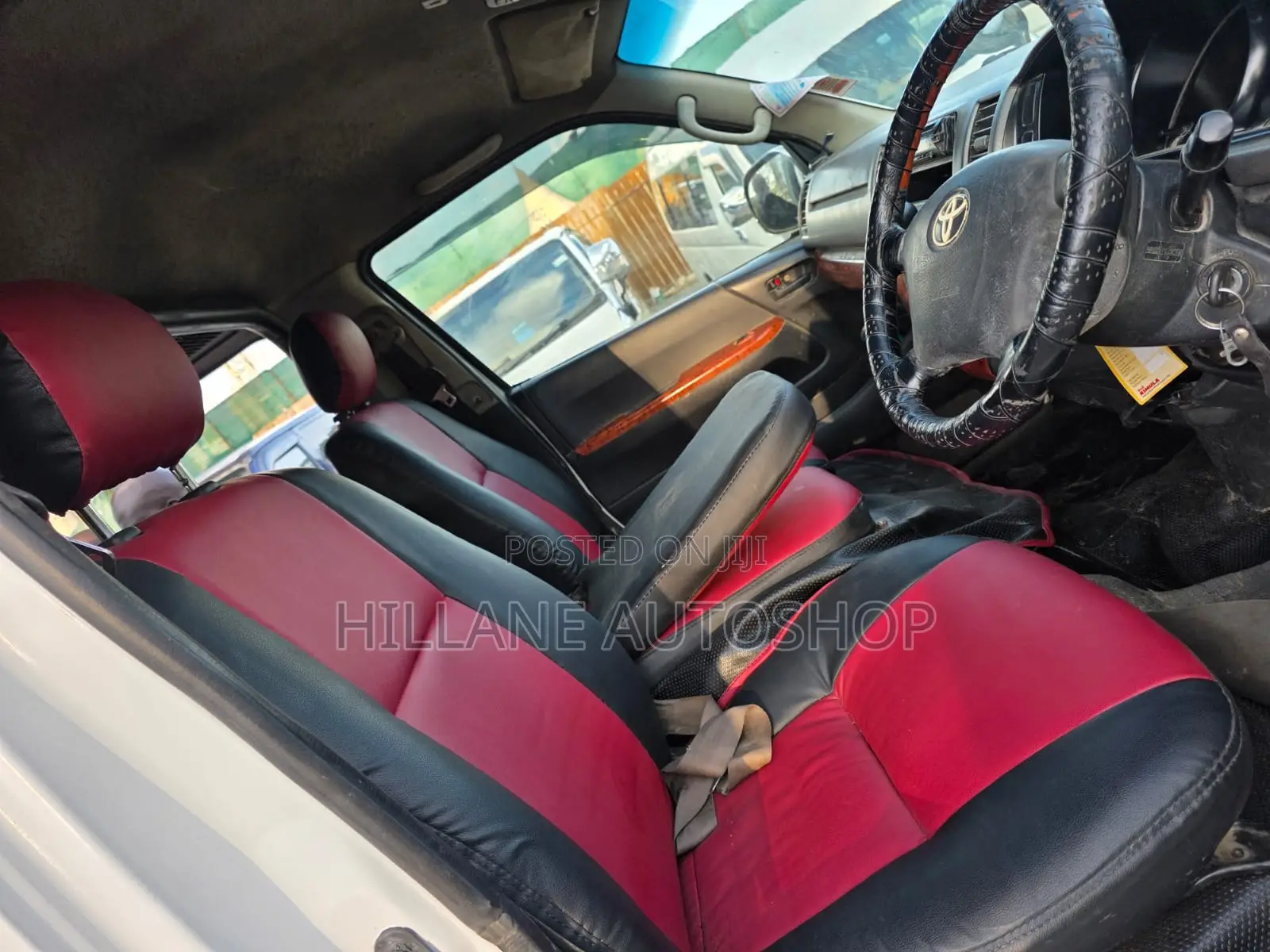 Toyota HiAce 2014 White
