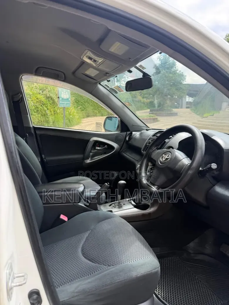 Toyota RAV4 2012 White