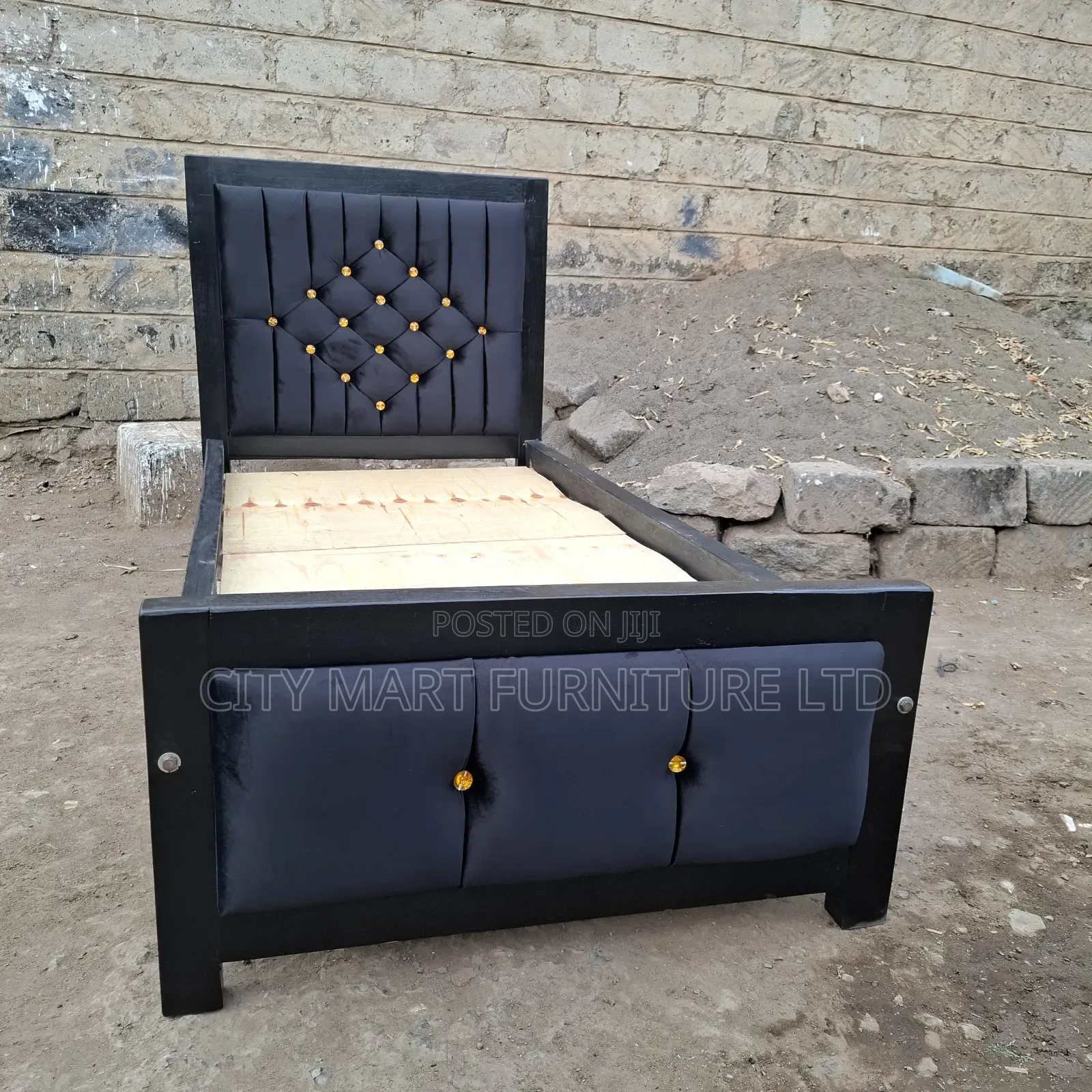 High-Class Modern Mocket Bed on Offer!!
