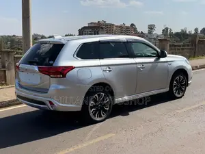 Mitsubishi Outlander 2018 Silver