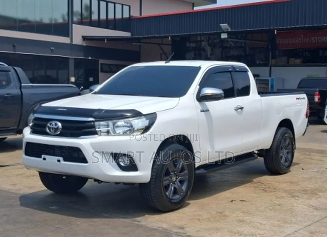 Toyota Hilux 2019 White