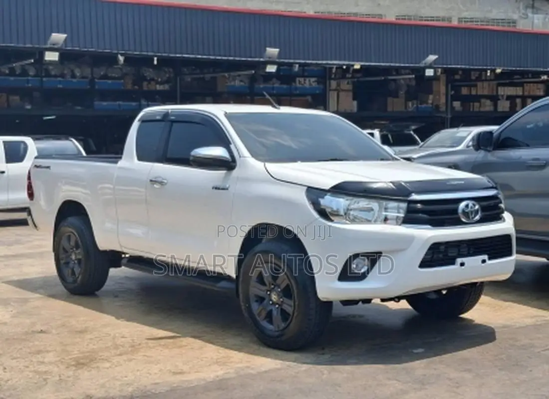 Toyota Hilux 2019 White