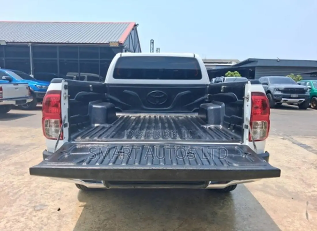 Toyota Hilux 2019 White