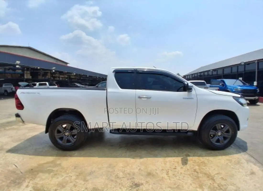 Toyota Hilux 2019 White