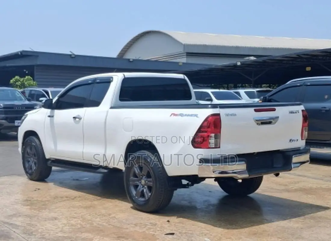 Toyota Hilux 2019 White
