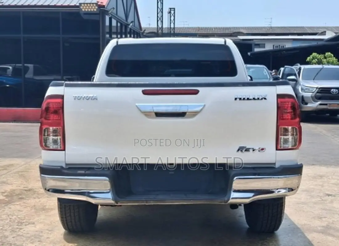 Toyota Hilux 2019 White
