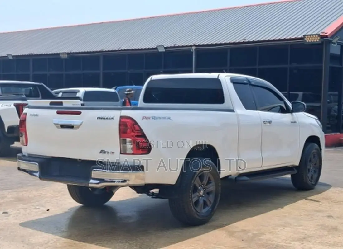 Toyota Hilux 2019 White