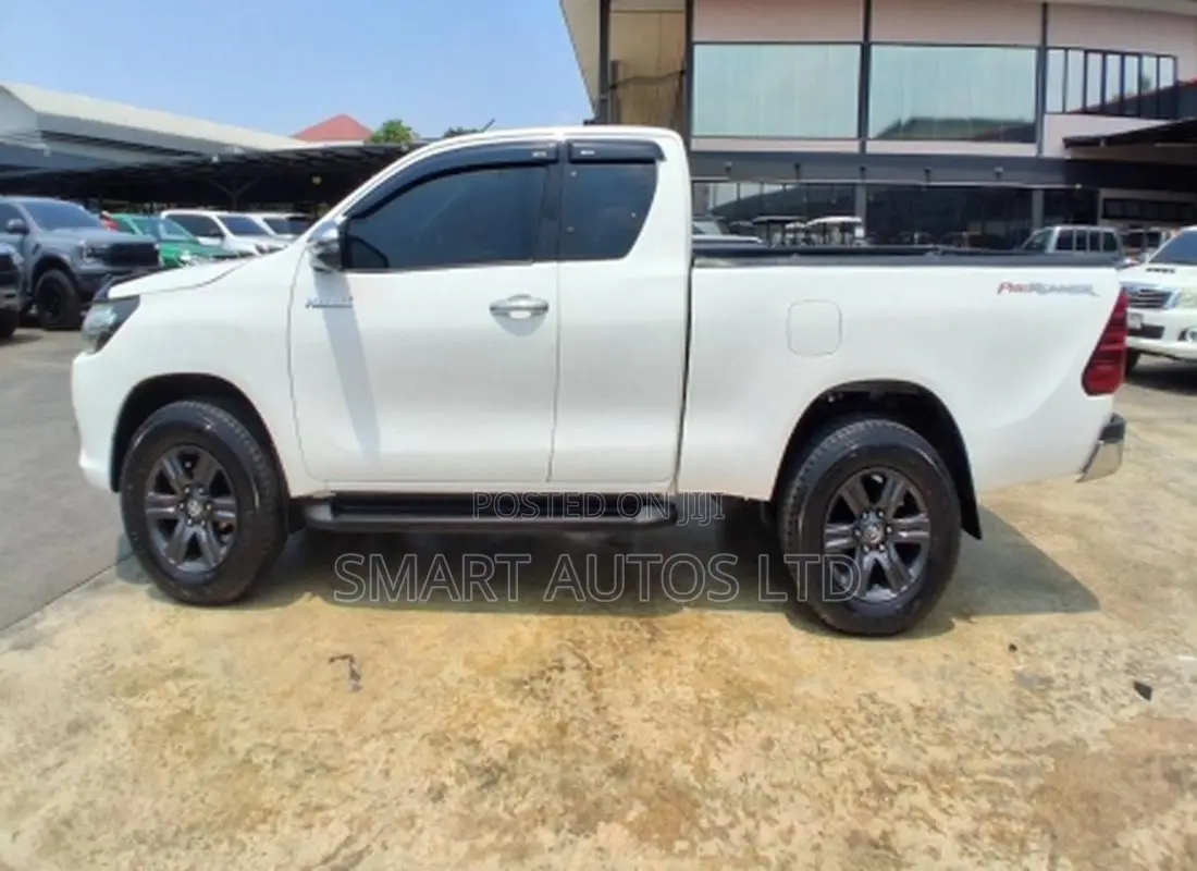 Toyota Hilux 2019 White