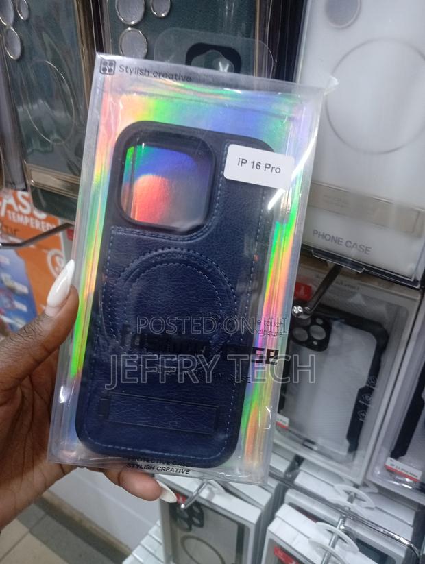 Leather Phone Case for the iPhone 16 Pro - thumbnail 2