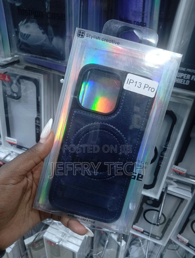 iPhone 13 Pro, Featuring a Circular Magsafe-Compatible - thumbnail 2