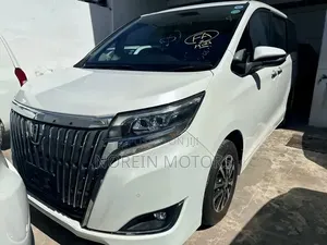 Toyota Esquire 2019 Pearl