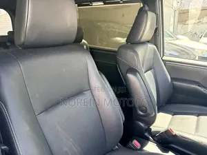 Toyota Esquire 2019 Pearl