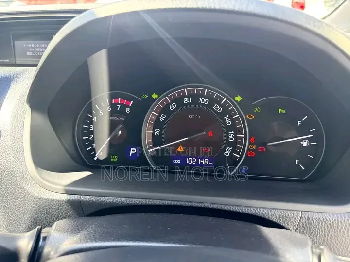 Toyota Esquire 2019 Pearl