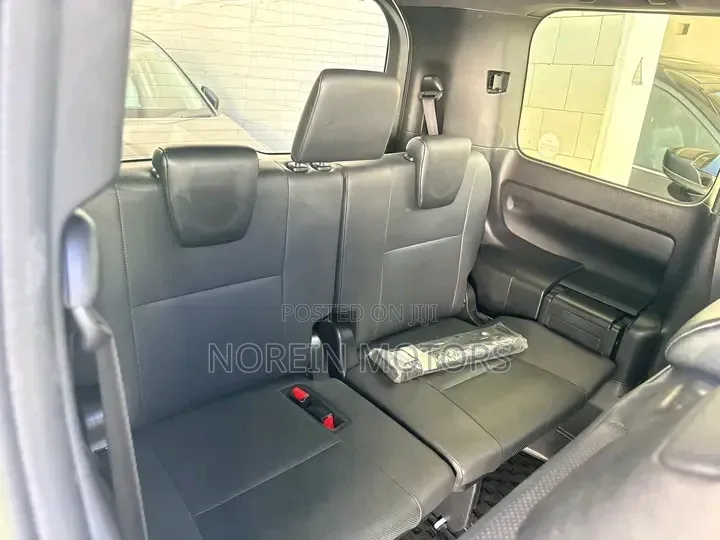 Toyota Esquire 2019 Pearl