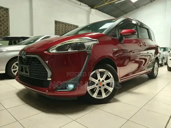 Toyota Sienta 2019 Red