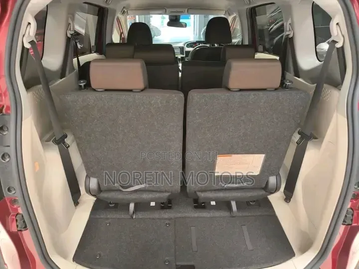 Toyota Sienta 2019 Red