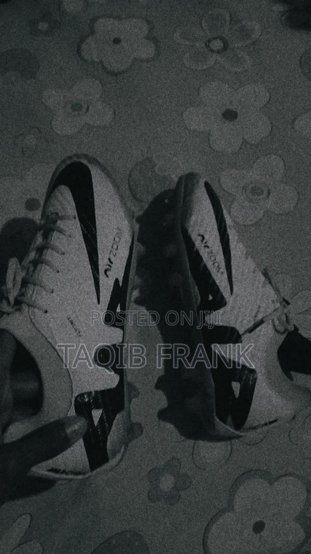 Football Cleats - thumbnail 2