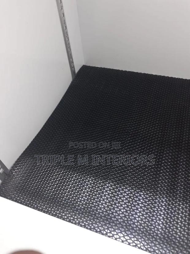 Long-Lasting S-Pattern Drain Mat