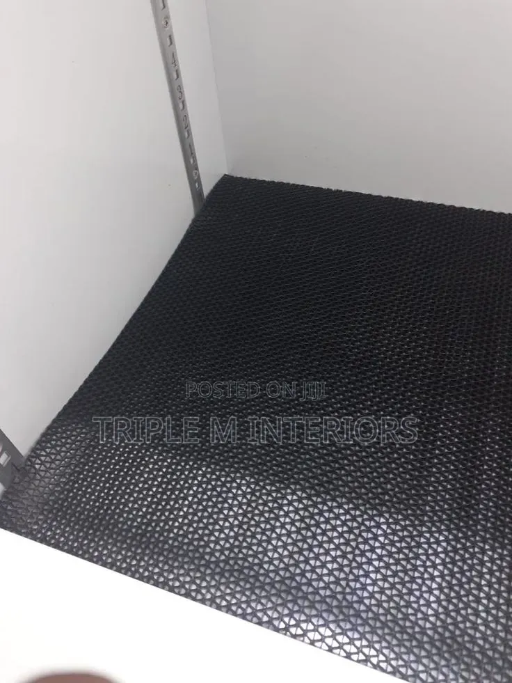 Long-Lasting S-Pattern Drain Mat