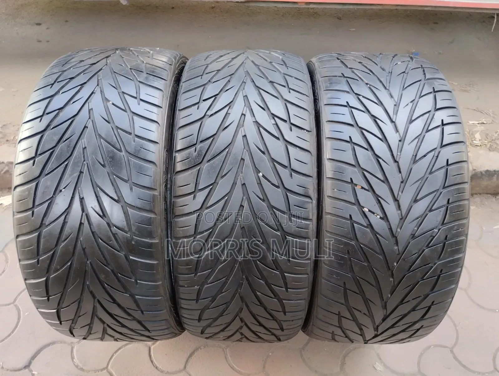 285/35r22 Toyo