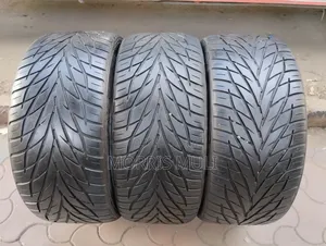 285/35r22 Toyo